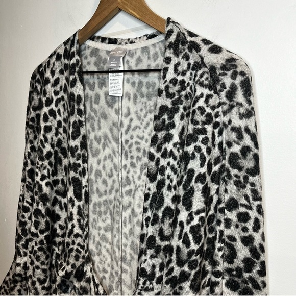 Women’s | Chicos Snow Leopard Wrap Cardigan | Size 0 - Picture 2 of 9